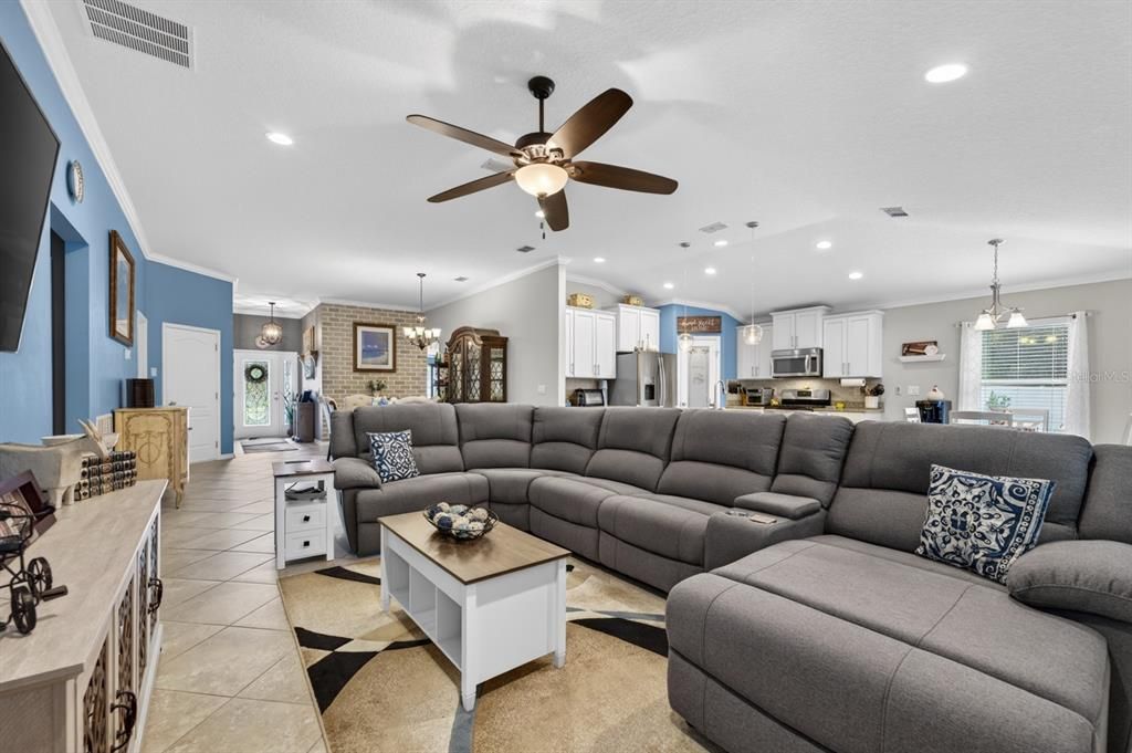 For Sale: $489,900 (3 beds, 2 baths, 1868 Square Feet)