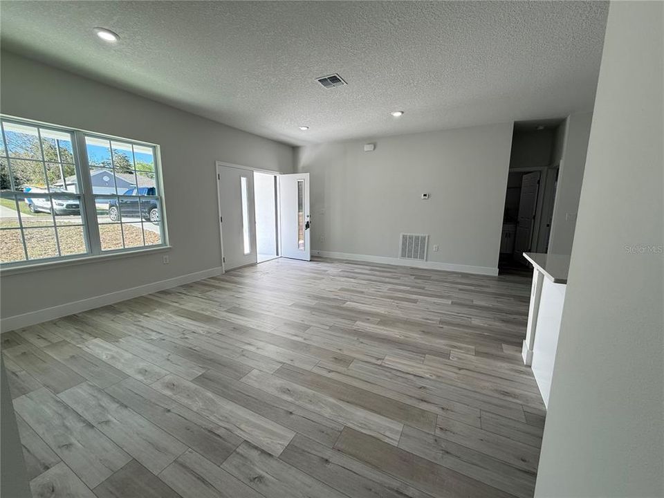 For Rent: $1,950 (3 beds, 2 baths, 1529 Square Feet)