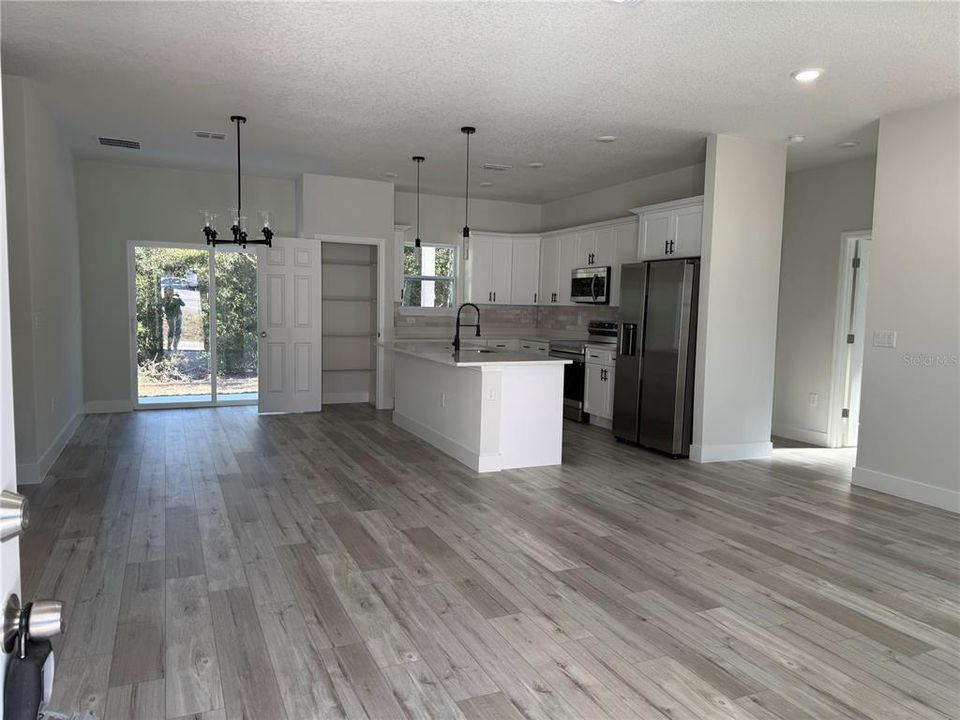 For Rent: $1,950 (3 beds, 2 baths, 1529 Square Feet)