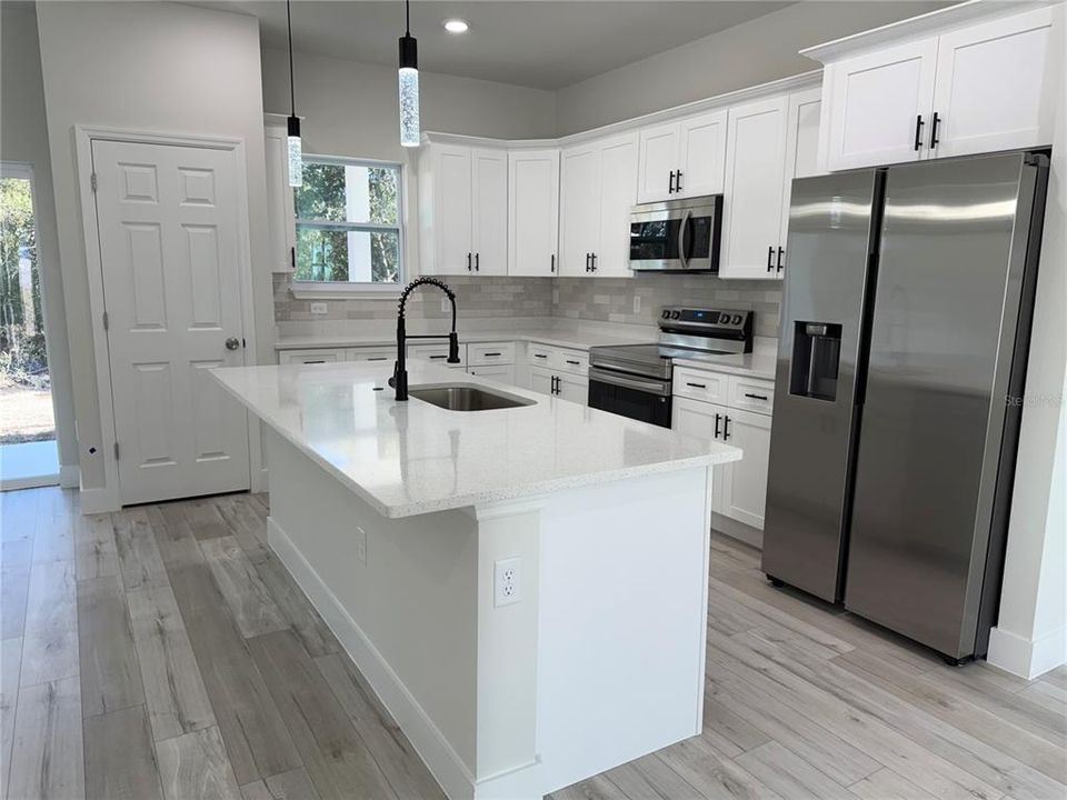 For Rent: $1,950 (3 beds, 2 baths, 1529 Square Feet)