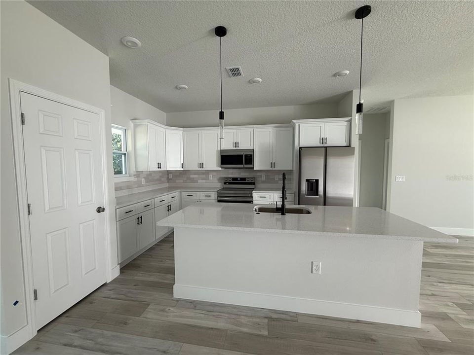 For Rent: $1,950 (3 beds, 2 baths, 1529 Square Feet)