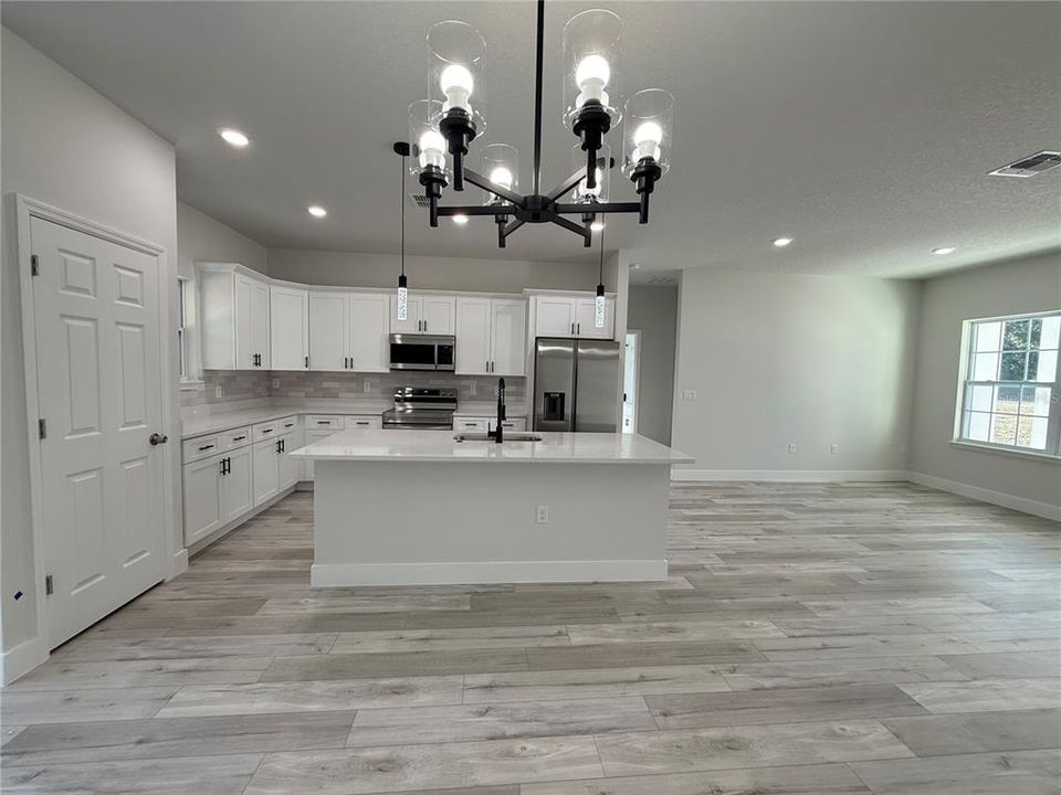 For Rent: $1,950 (3 beds, 2 baths, 1529 Square Feet)