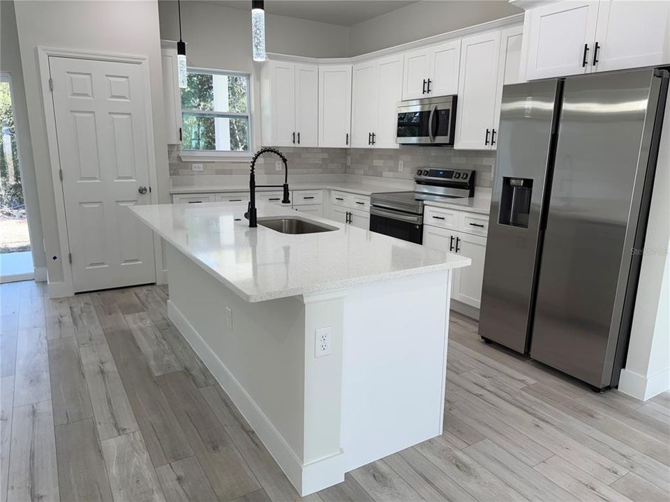 For Rent: $1,950 (3 beds, 2 baths, 1529 Square Feet)