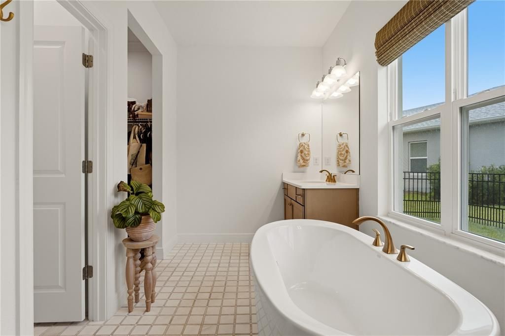 For Sale: $620,000 (4 beds, 3 baths, 2500 Square Feet)