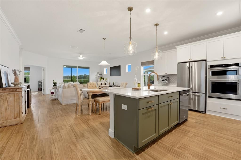 For Sale: $620,000 (4 beds, 3 baths, 2500 Square Feet)