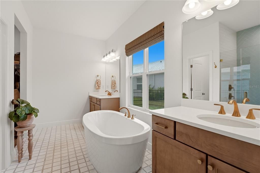 For Sale: $620,000 (4 beds, 3 baths, 2500 Square Feet)