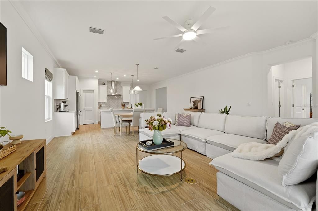 For Sale: $620,000 (4 beds, 3 baths, 2500 Square Feet)