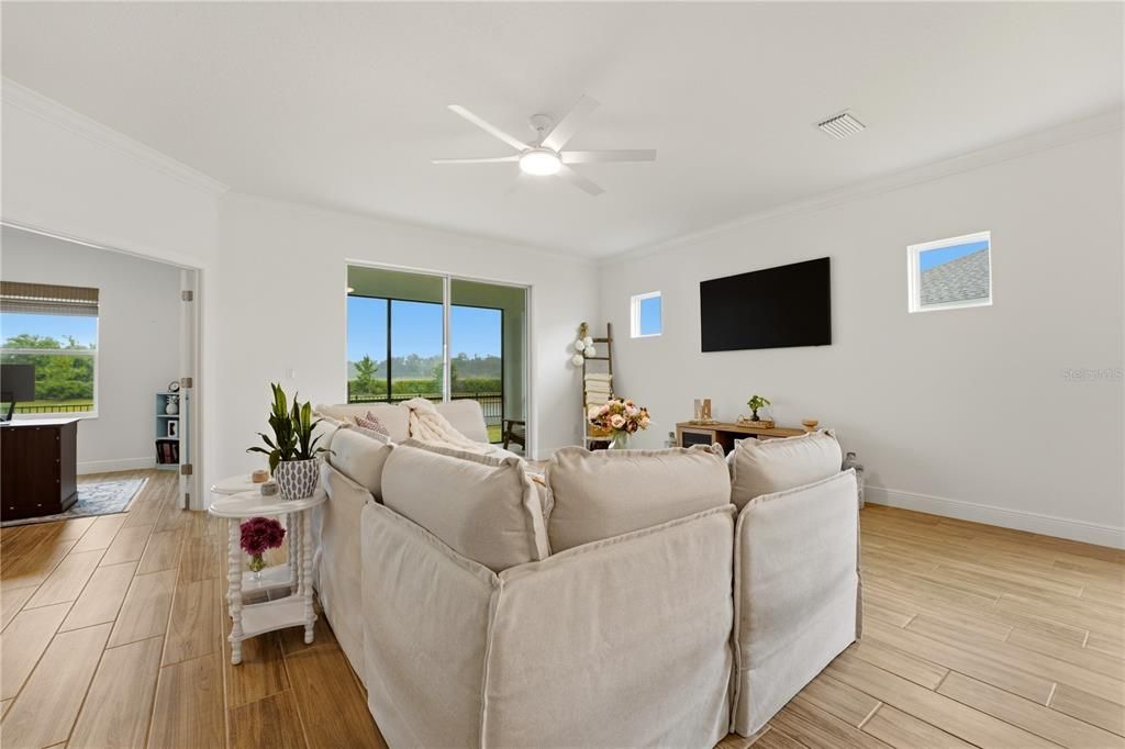 For Sale: $620,000 (4 beds, 3 baths, 2500 Square Feet)