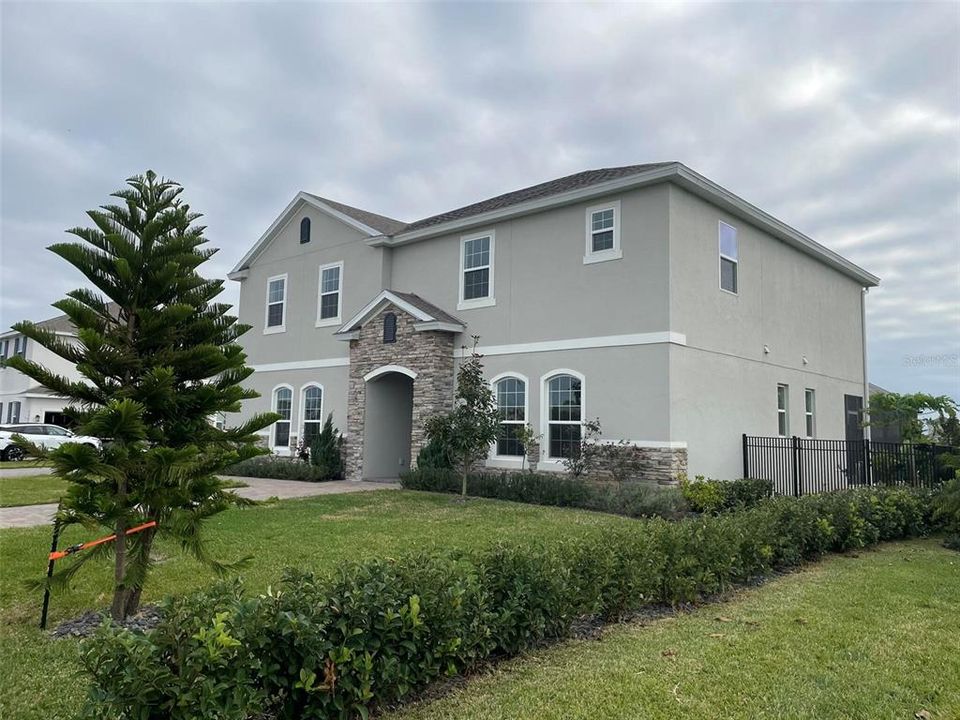 For Rent: $4,200 (5 beds, 3 baths, 3277 Square Feet)