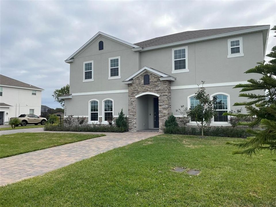 For Rent: $4,200 (5 beds, 3 baths, 3277 Square Feet)
