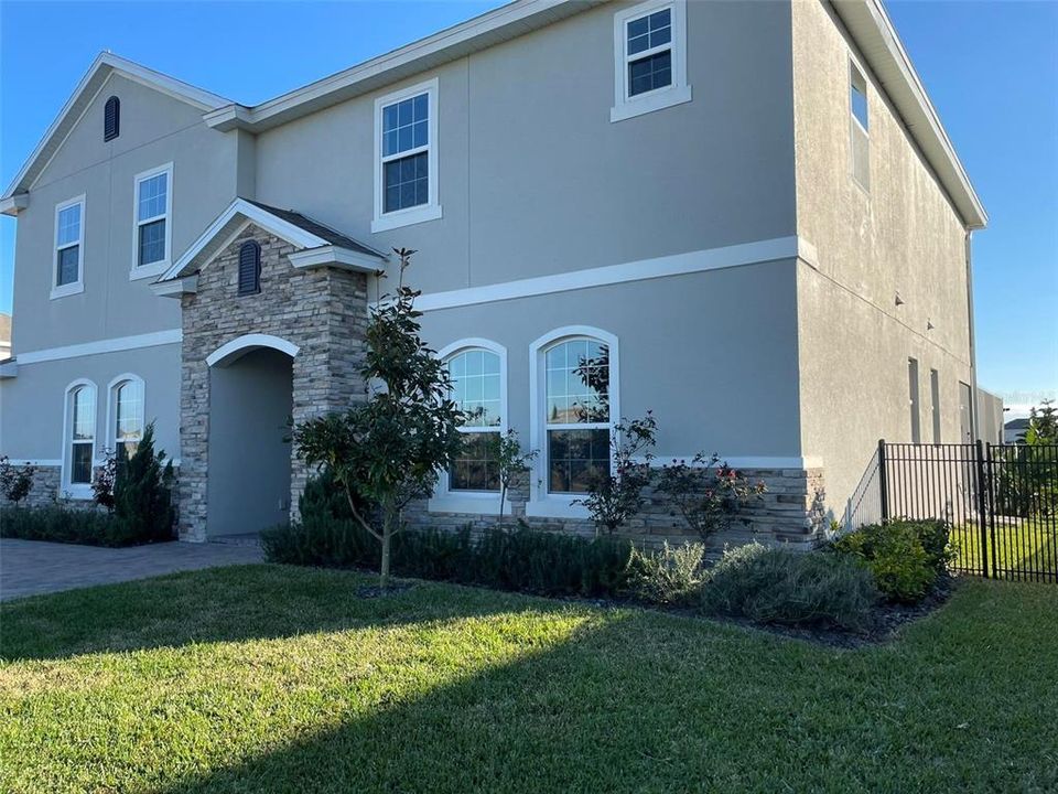 For Rent: $4,200 (5 beds, 3 baths, 3277 Square Feet)