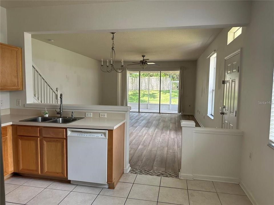 For Rent: $2,175 (3 beds, 2 baths, 1596 Square Feet)