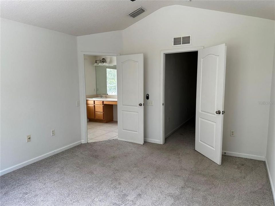 For Rent: $2,175 (3 beds, 2 baths, 1596 Square Feet)