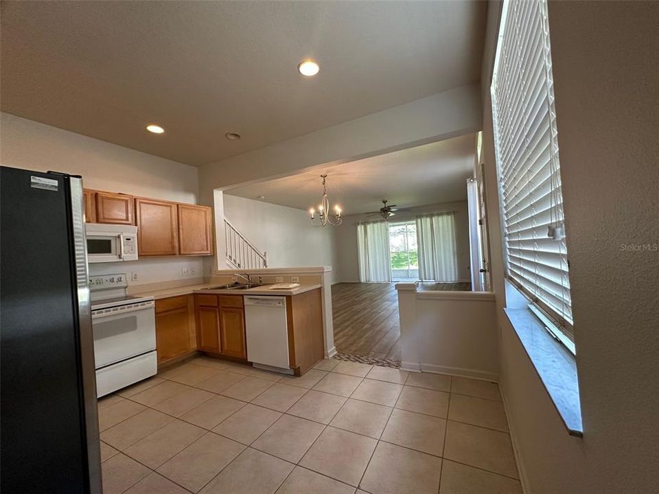 For Rent: $2,175 (3 beds, 2 baths, 1596 Square Feet)