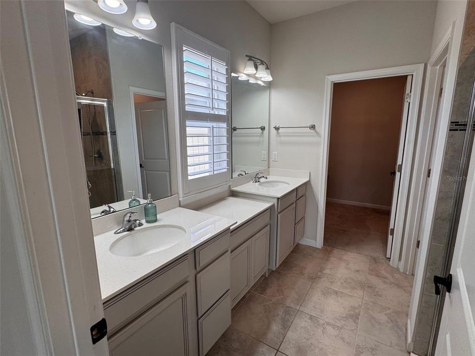 For Sale: $375,500 (3 beds, 2 baths, 2023 Square Feet)