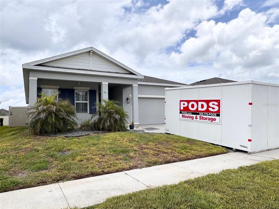 For Sale: $375,500 (3 beds, 2 baths, 2023 Square Feet)