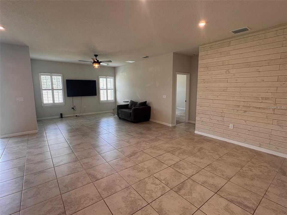 For Sale: $375,500 (3 beds, 2 baths, 2023 Square Feet)