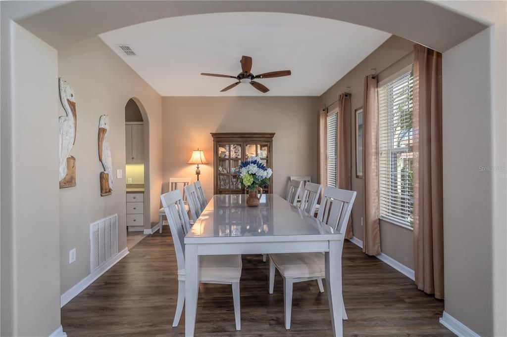 For Sale: $389,000 (3 beds, 2 baths, 1961 Square Feet)