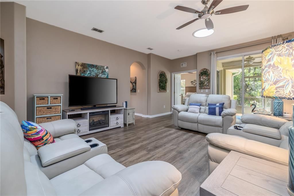 For Sale: $389,000 (3 beds, 2 baths, 1961 Square Feet)