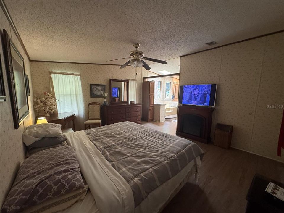 For Sale: $165,000 (2 beds, 2 baths, 1638 Square Feet)