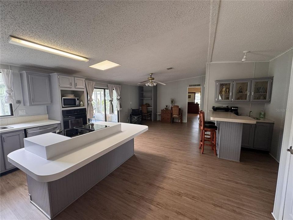 For Sale: $165,000 (2 beds, 2 baths, 1638 Square Feet)