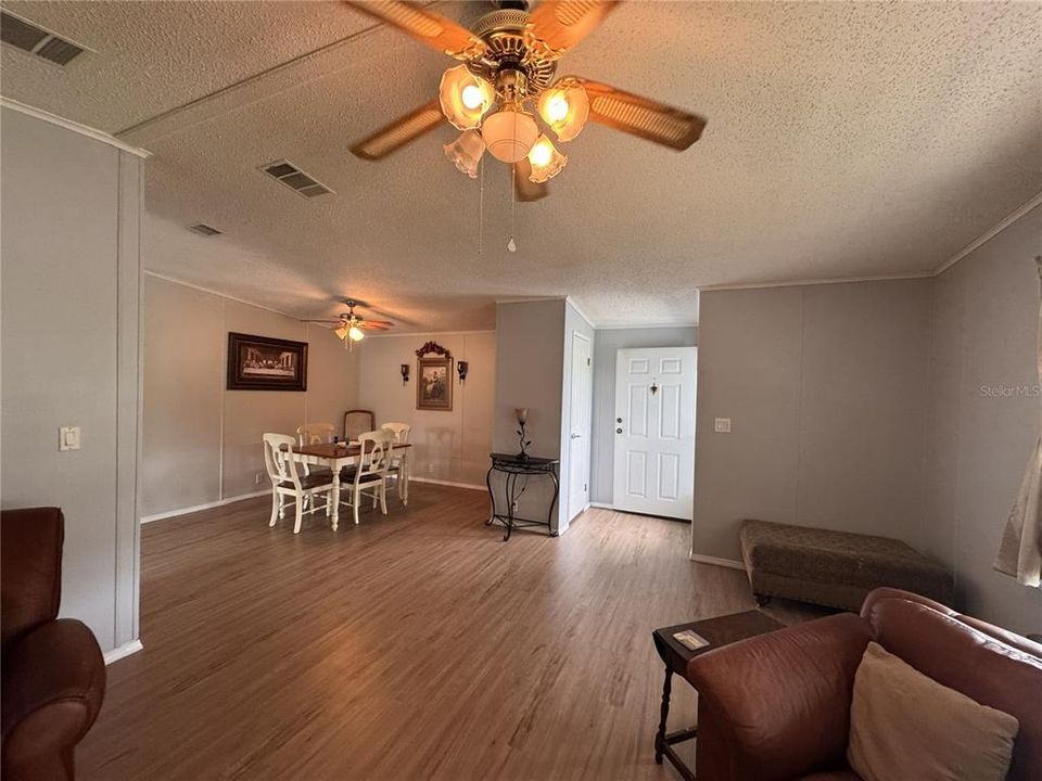For Sale: $165,000 (2 beds, 2 baths, 1638 Square Feet)
