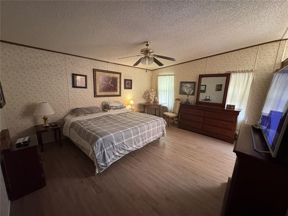 For Sale: $165,000 (2 beds, 2 baths, 1638 Square Feet)