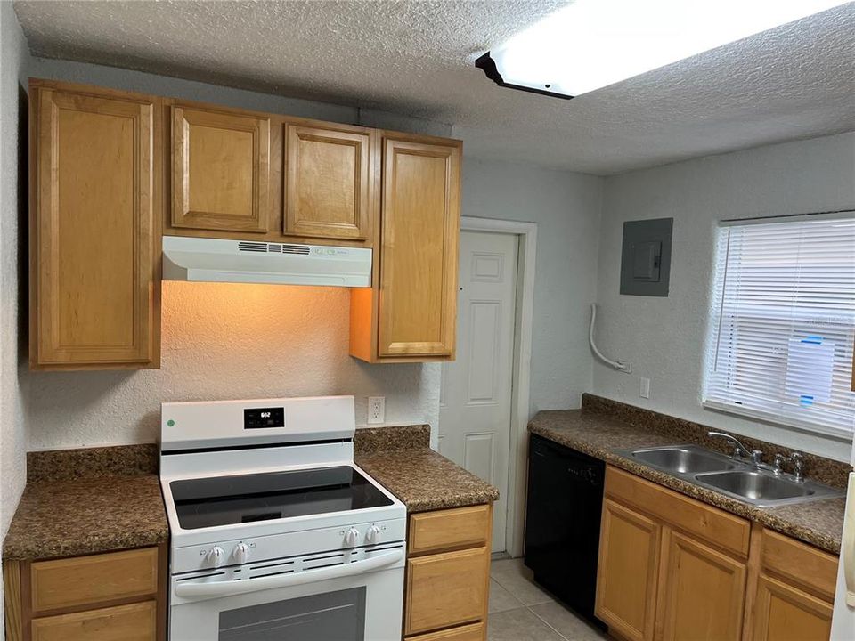 For Sale: $539,000 (2 beds, 0 baths, 1300 Square Feet)