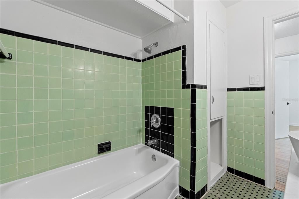 For Sale: $310,000 (3 beds, 1 baths, 1176 Square Feet)