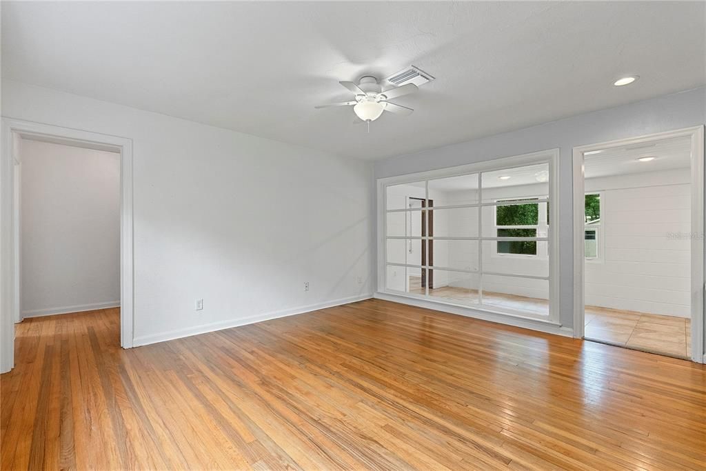 For Sale: $310,000 (3 beds, 1 baths, 1176 Square Feet)