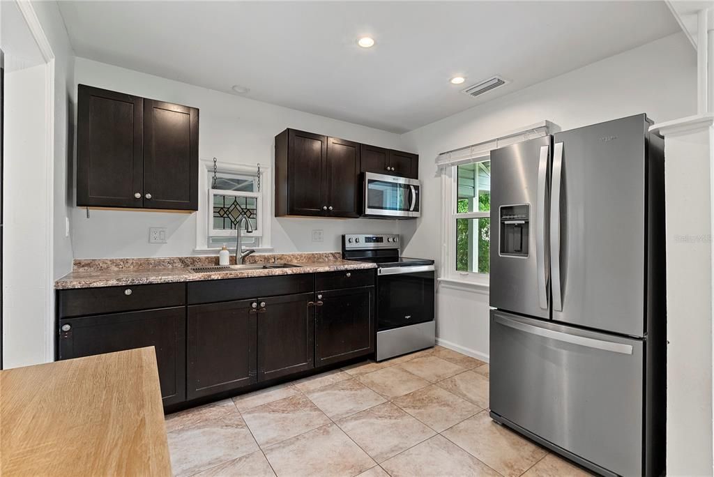 For Sale: $310,000 (3 beds, 1 baths, 1176 Square Feet)