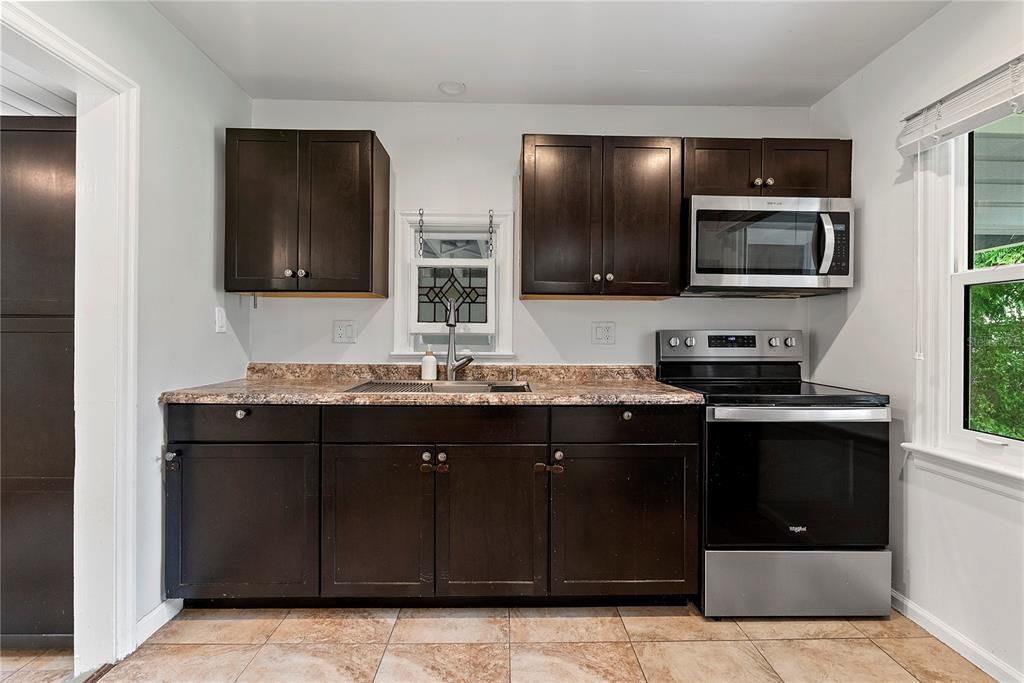 For Sale: $310,000 (3 beds, 1 baths, 1176 Square Feet)