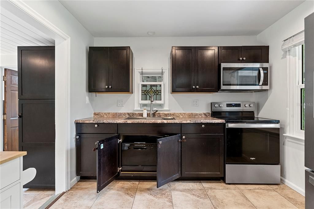 For Sale: $310,000 (3 beds, 1 baths, 1176 Square Feet)
