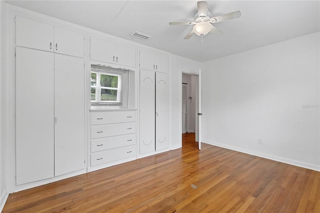 For Sale: $310,000 (3 beds, 1 baths, 1176 Square Feet)