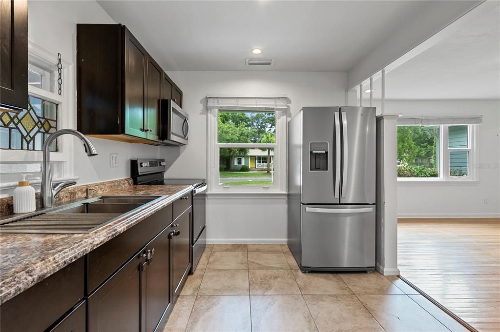 For Sale: $310,000 (3 beds, 1 baths, 1176 Square Feet)