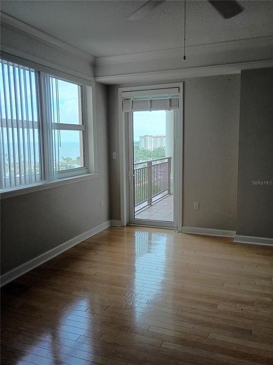 For Sale: $525,000 (1 beds, 1 baths, 815 Square Feet)