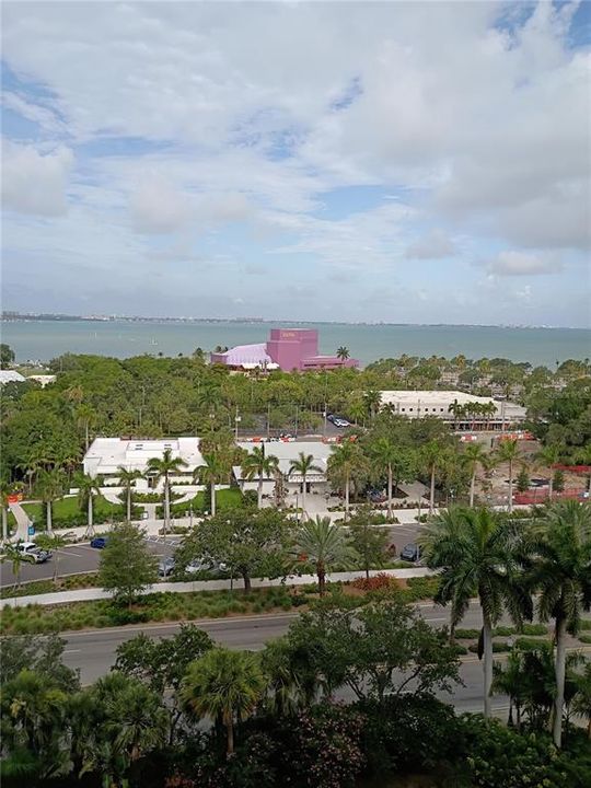 For Sale: $525,000 (1 beds, 1 baths, 815 Square Feet)