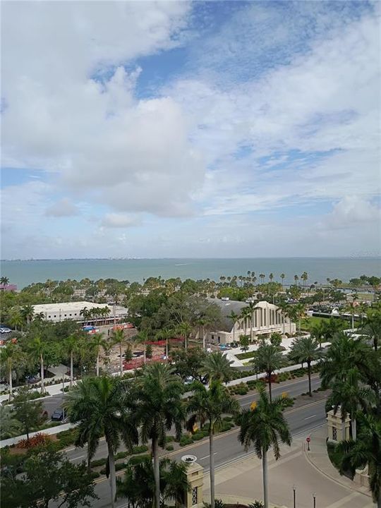 For Sale: $525,000 (1 beds, 1 baths, 815 Square Feet)