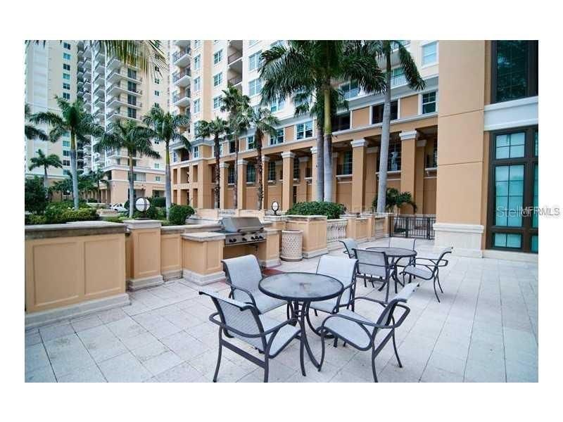 For Sale: $525,000 (1 beds, 1 baths, 815 Square Feet)