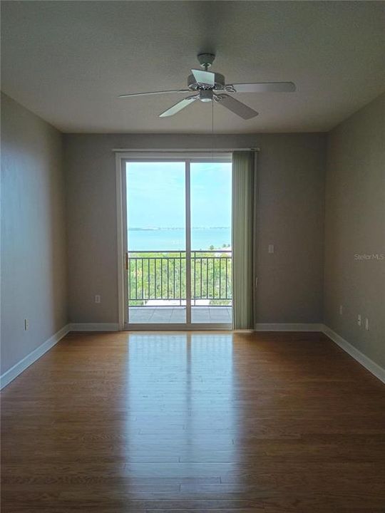 For Sale: $525,000 (1 beds, 1 baths, 815 Square Feet)