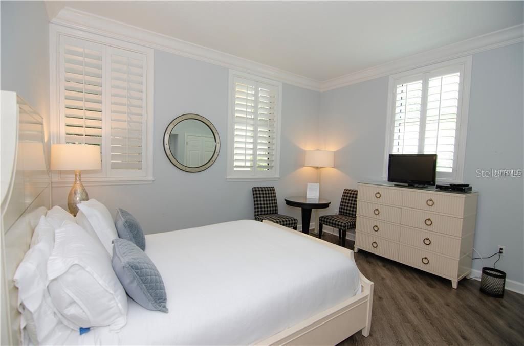 For Sale: $525,000 (1 beds, 1 baths, 815 Square Feet)