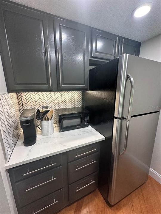 For Sale: $199,000 (1 beds, 1 baths, 610 Square Feet)