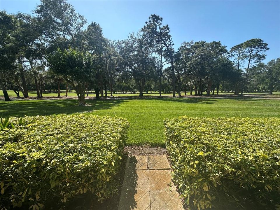 For Sale: $199,000 (1 beds, 1 baths, 610 Square Feet)