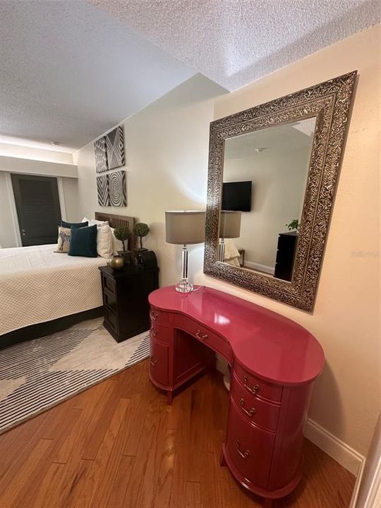 For Sale: $199,000 (1 beds, 1 baths, 610 Square Feet)
