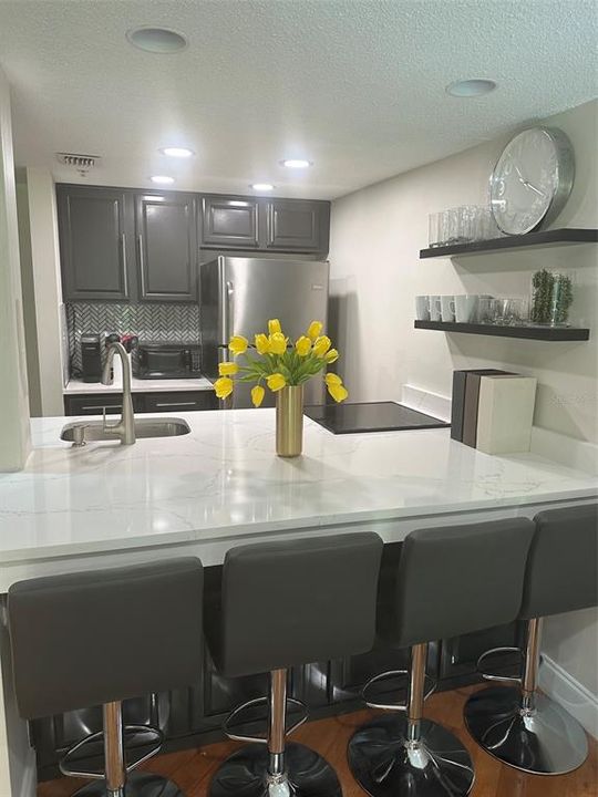 For Sale: $199,000 (1 beds, 1 baths, 610 Square Feet)