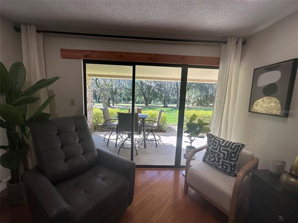 For Sale: $199,000 (1 beds, 1 baths, 610 Square Feet)