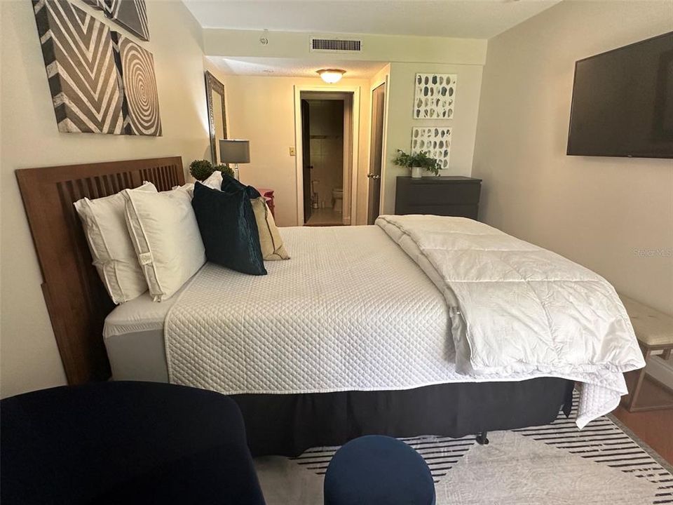 For Sale: $199,000 (1 beds, 1 baths, 610 Square Feet)