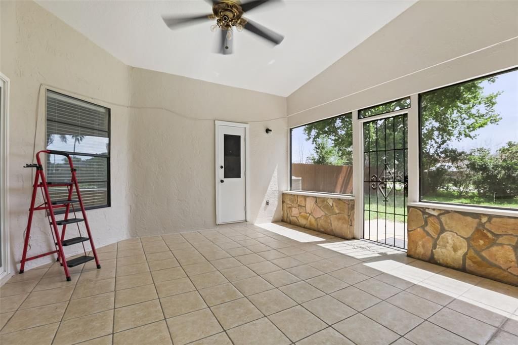 For Rent: $2,700 (3 beds, 2 baths, 1365 Square Feet)