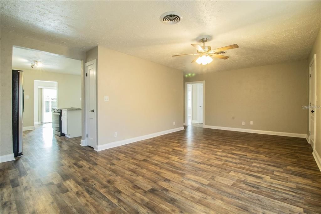 For Sale: $280,000 (3 beds, 2 baths, 1676 Square Feet)