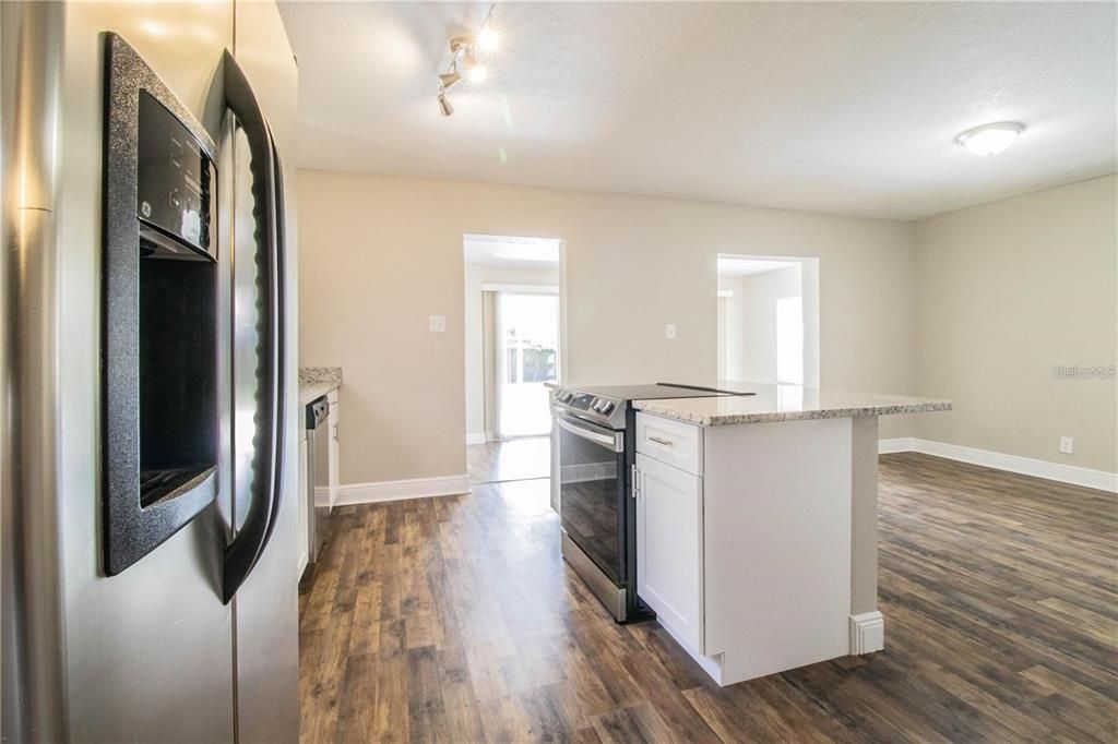 For Sale: $280,000 (3 beds, 2 baths, 1676 Square Feet)